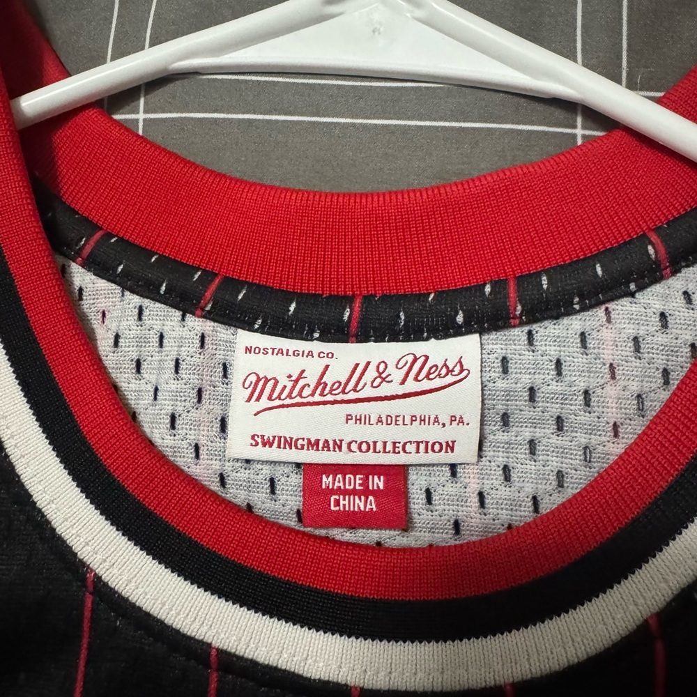 Dennis Rodman Mitchell & Ness jersey - Picture 4 of 4